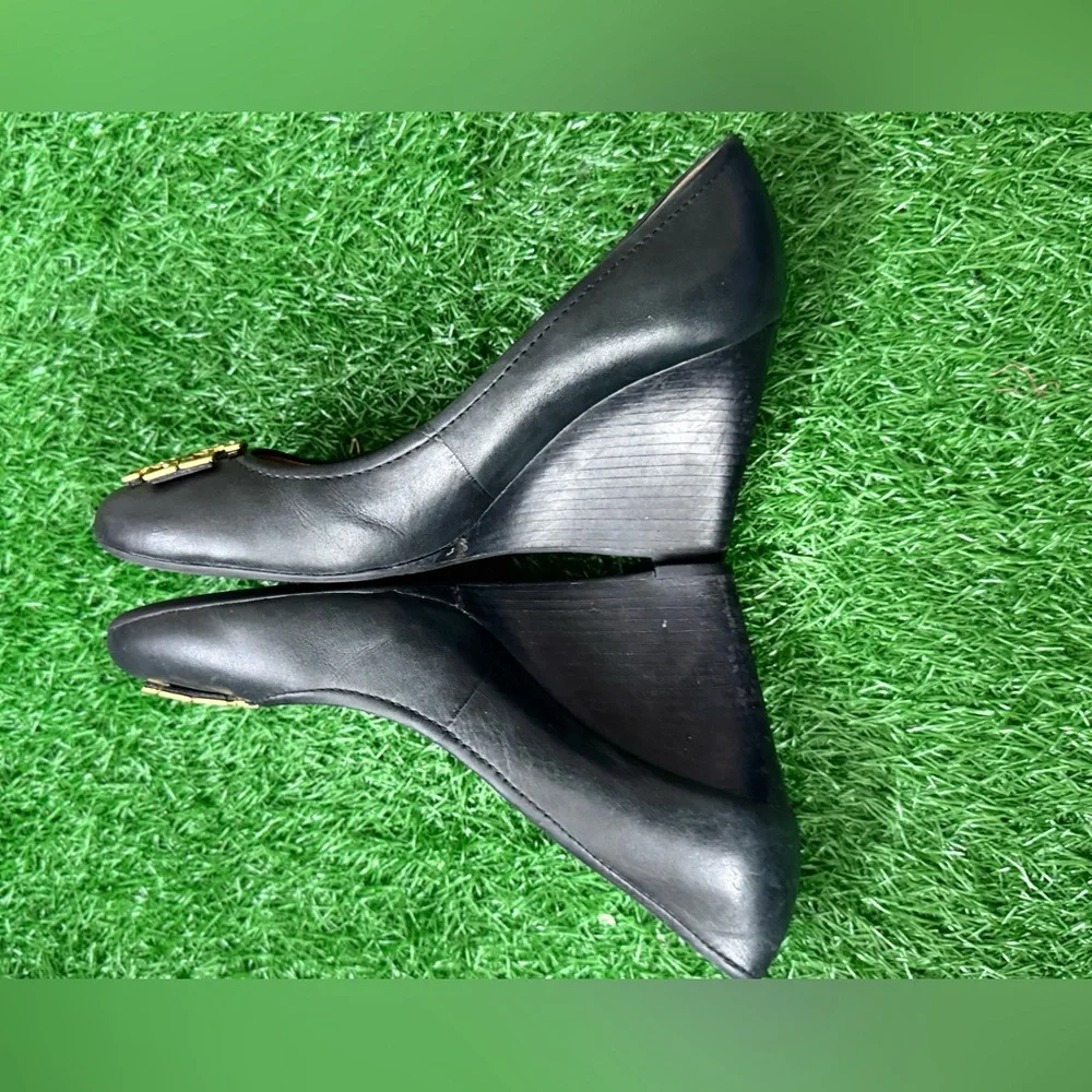 Tory Burch Black Pumps with Gold Accents‎ Size 9M